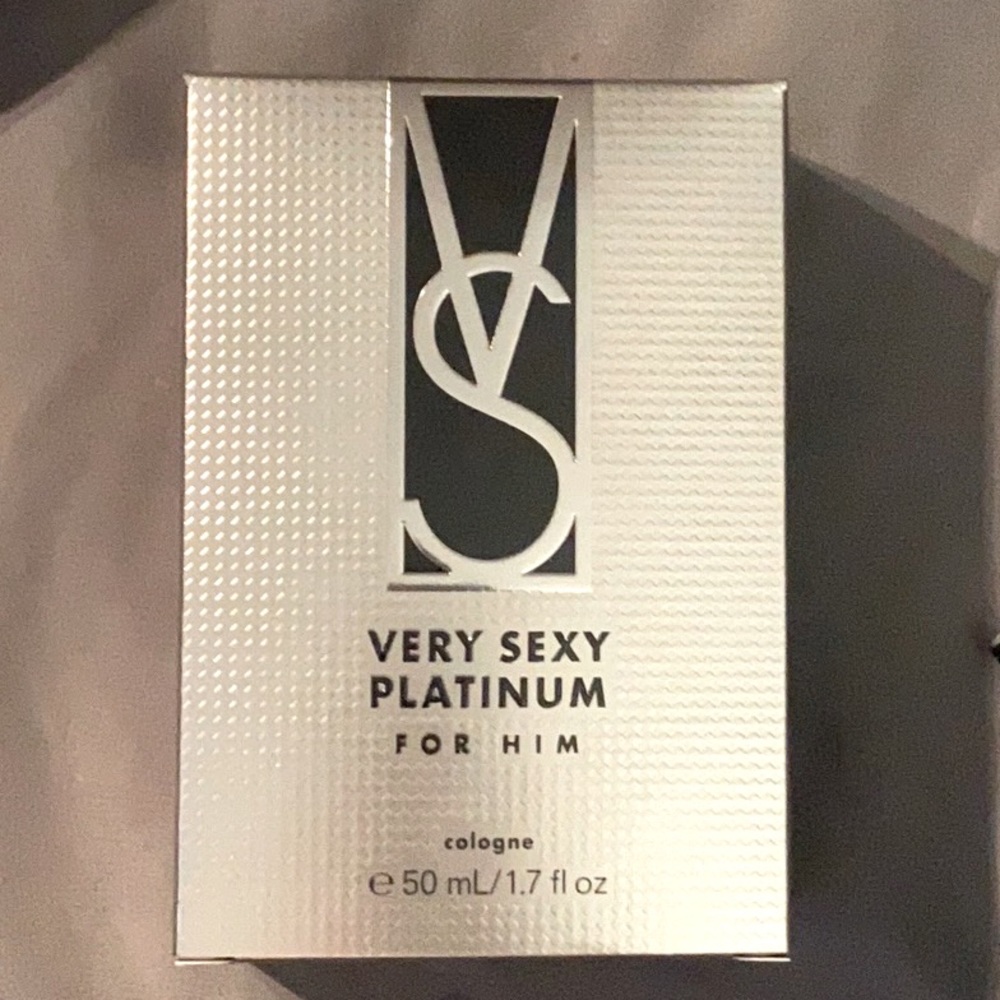 VS Platinum cologne 💦⚗️
By Victoria secret🛍🐕💖